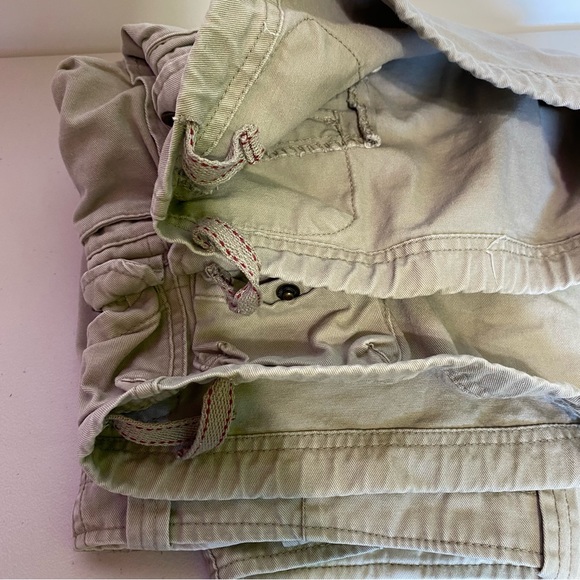 Vintage Lee Dungarees Cargo Shorts Mens 32x10 Longer Length Khaki - Picture 8 of 11